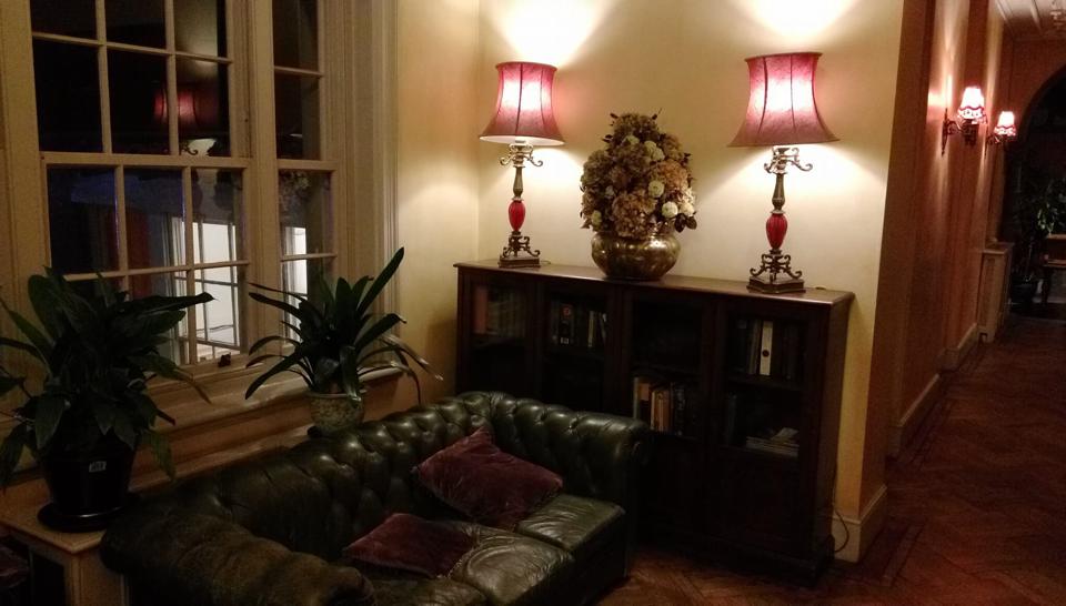 Hampton Court House v2 1